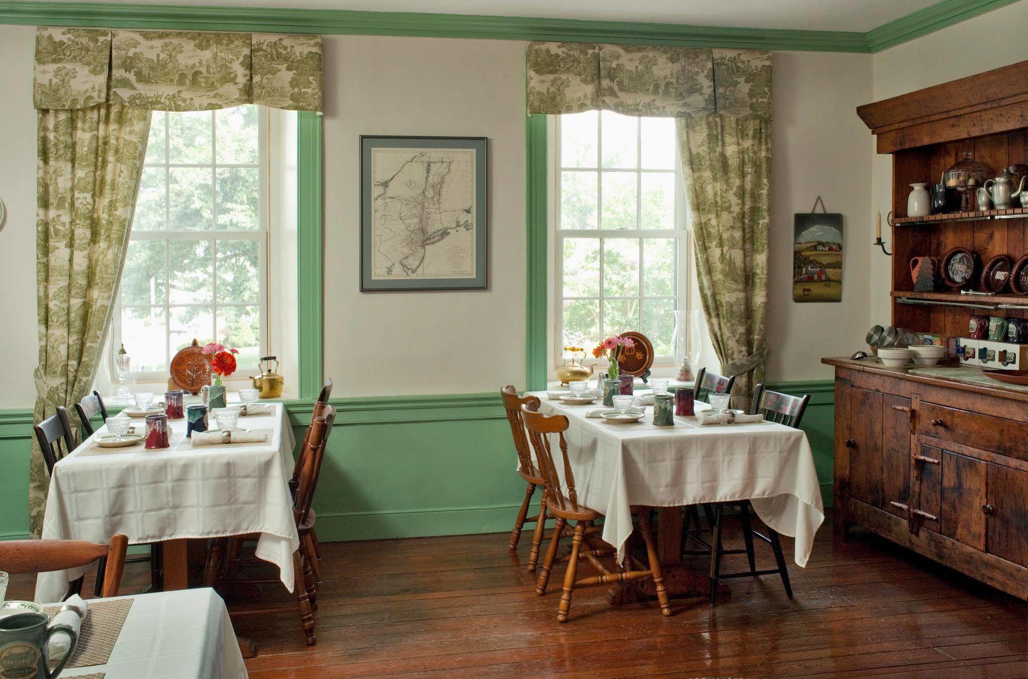 Historic Smithton Inn Ефрата Екстериор снимка